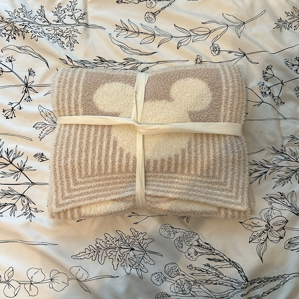 NWT Disney Parks Barefoot Dreams CozyChic Art Deco Mickey Mouse Scarf - Picture 6 of 6